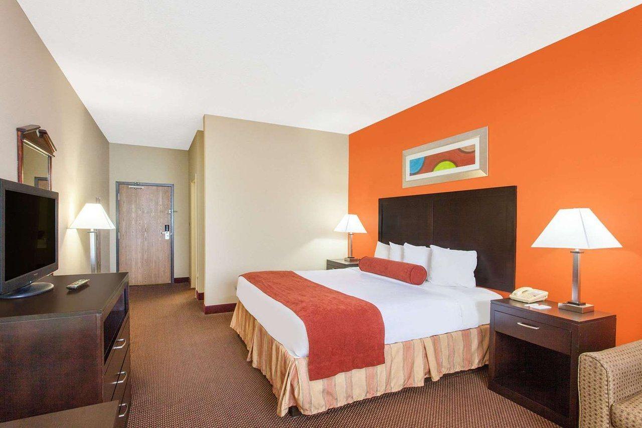 Clarion Pointe - Nashville Area Hotel Franklin