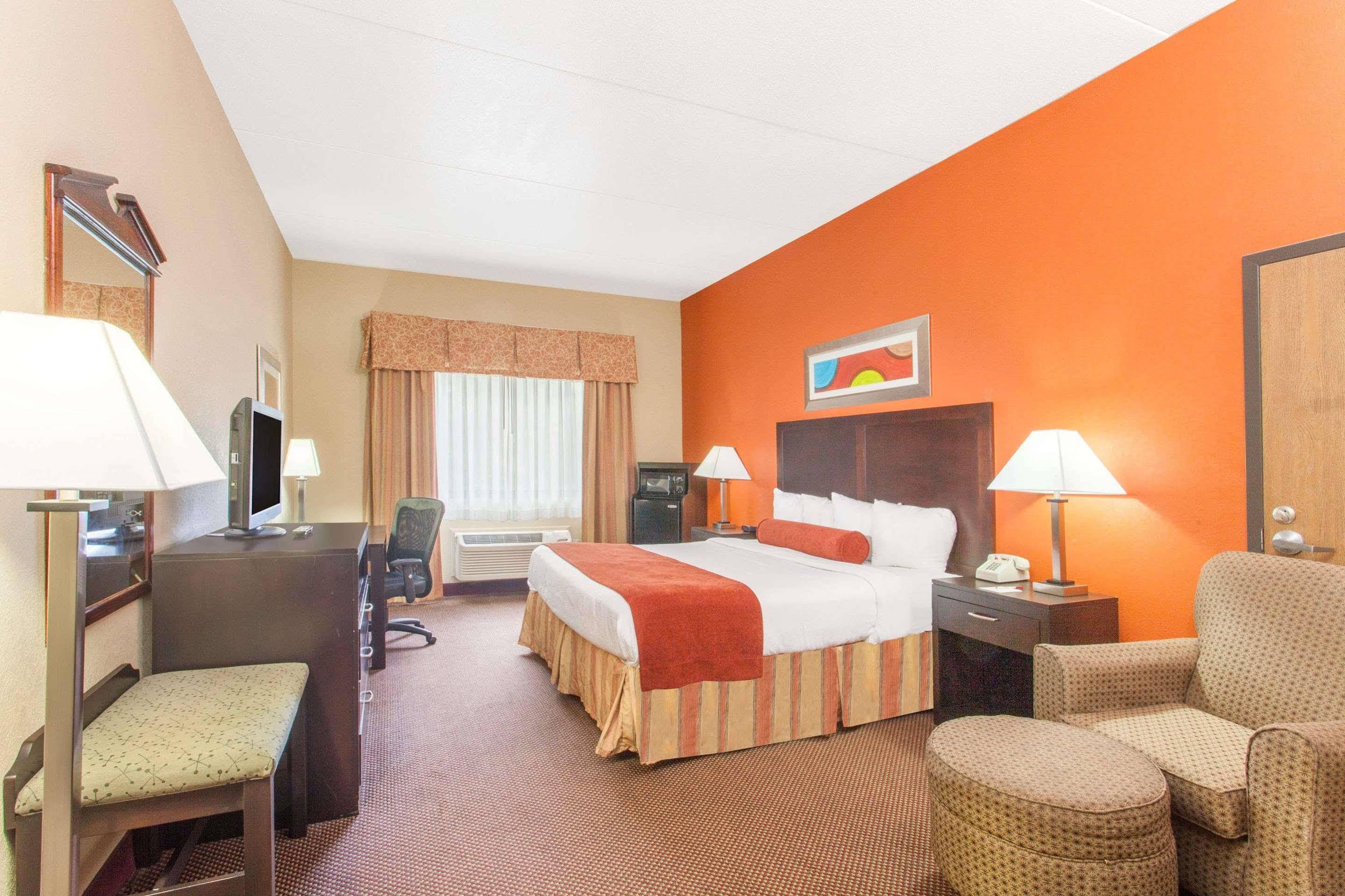 Hotel Clarion Pointe - Nashville Area