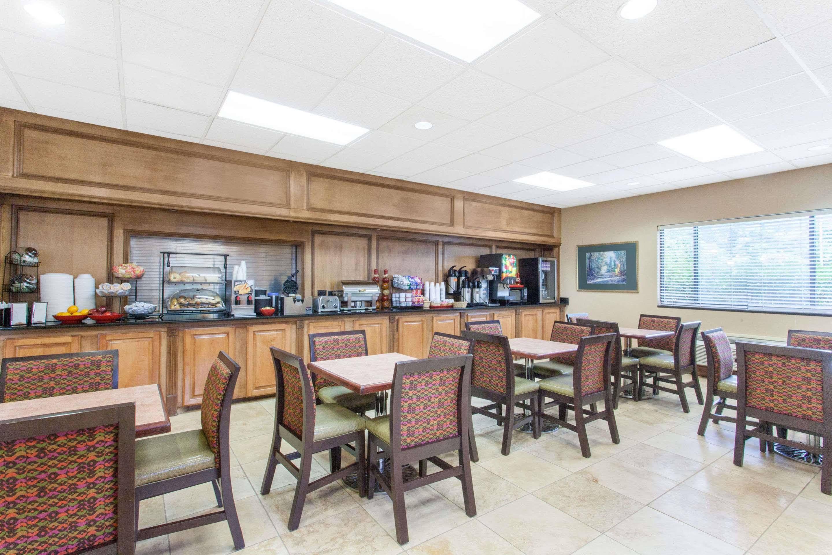 Clarion Pointe - Nashville Area Hotel