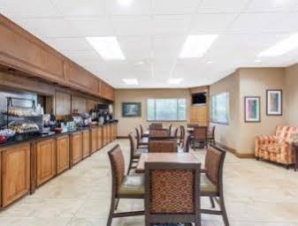 Hotel Clarion Pointe - Nashville Area