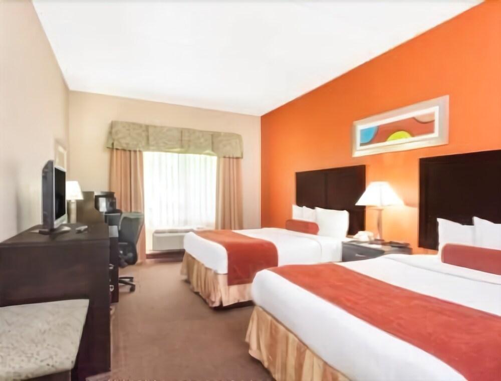 Clarion Pointe - Nashville Area 2*