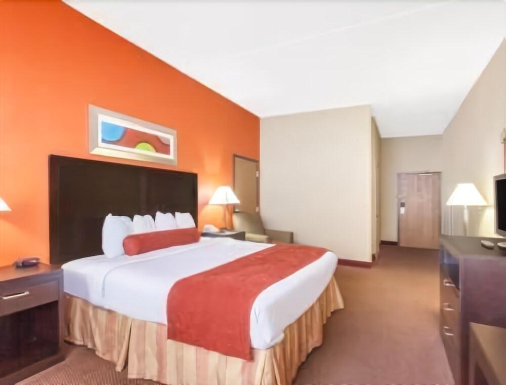 Hotel Clarion Pointe - Nashville Area