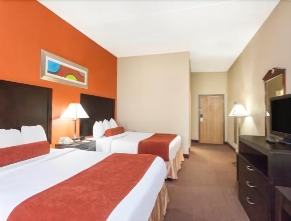 Hotel Clarion Pointe - Nashville Area 2*