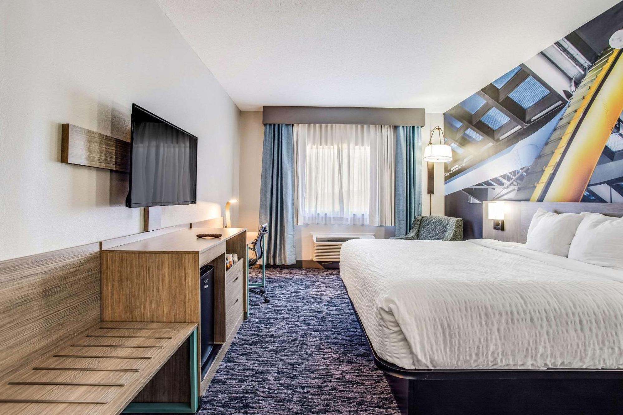 Hotel Clarion Pointe - Nashville Area