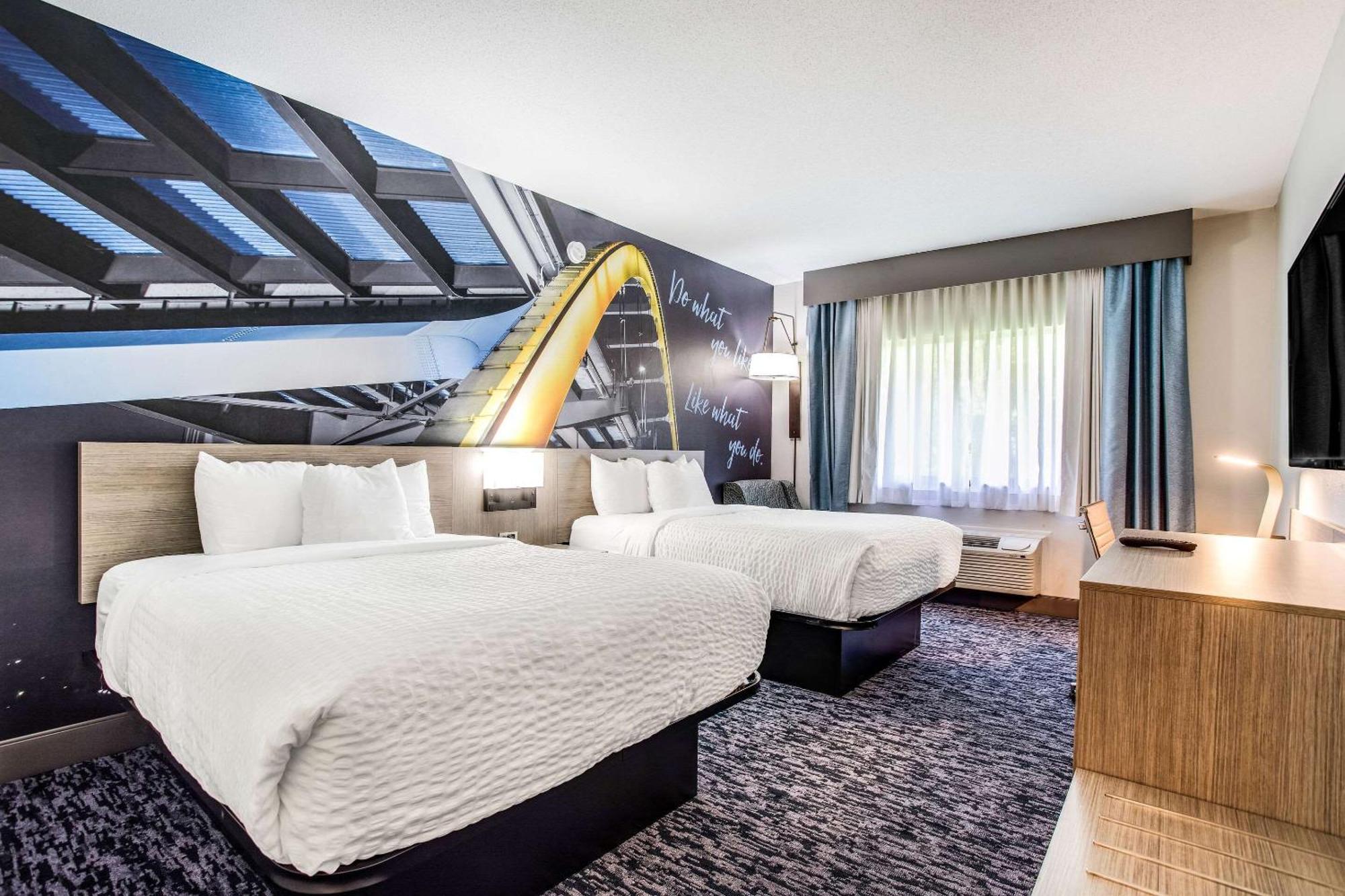 Clarion Pointe - Nashville Area Hotel 2*
